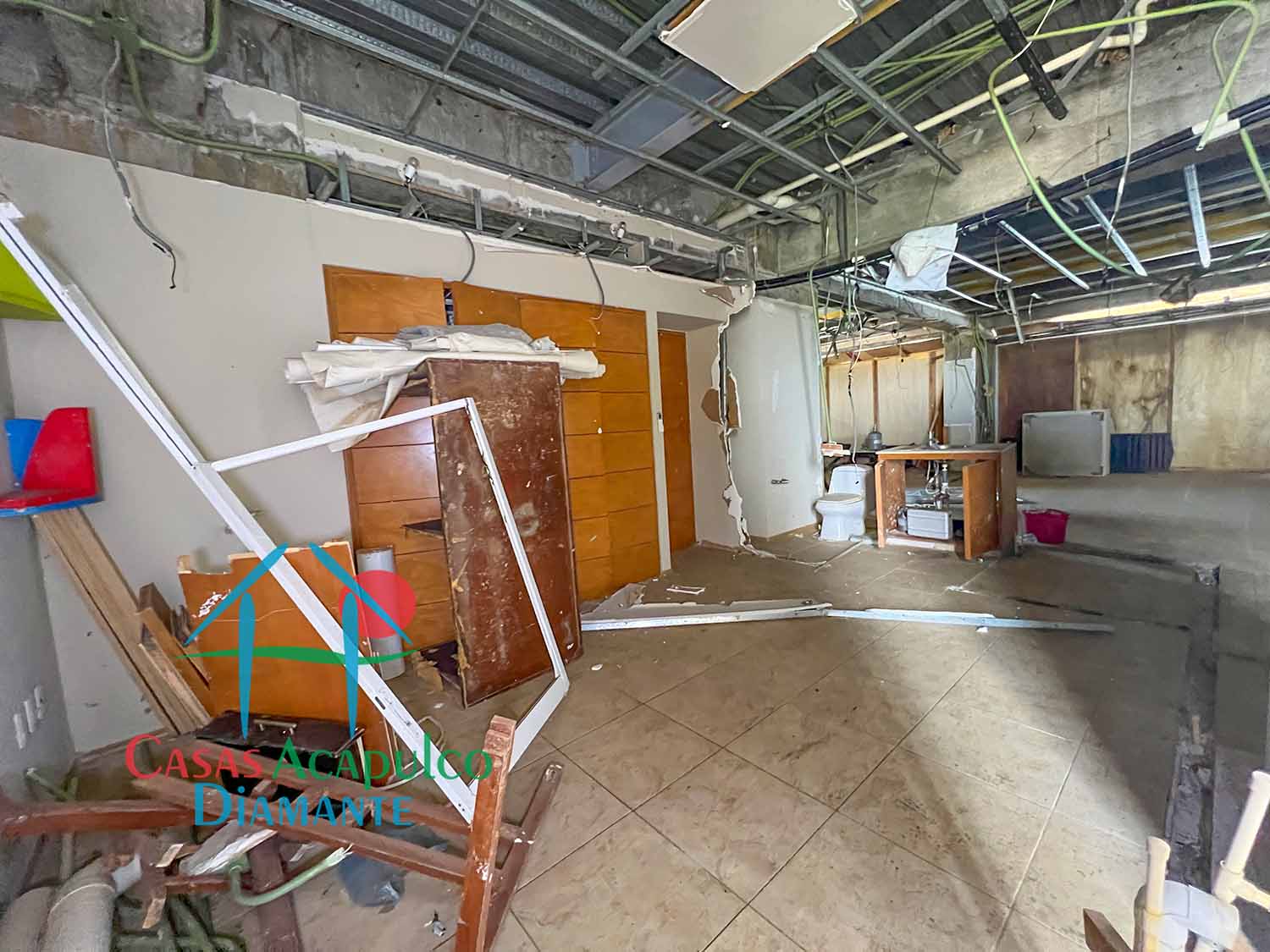 Galápagos 1001 - Recámara dos después de Otis 3